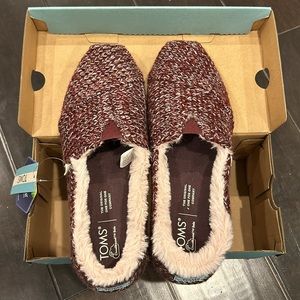 Brand new TOMS with fur lining